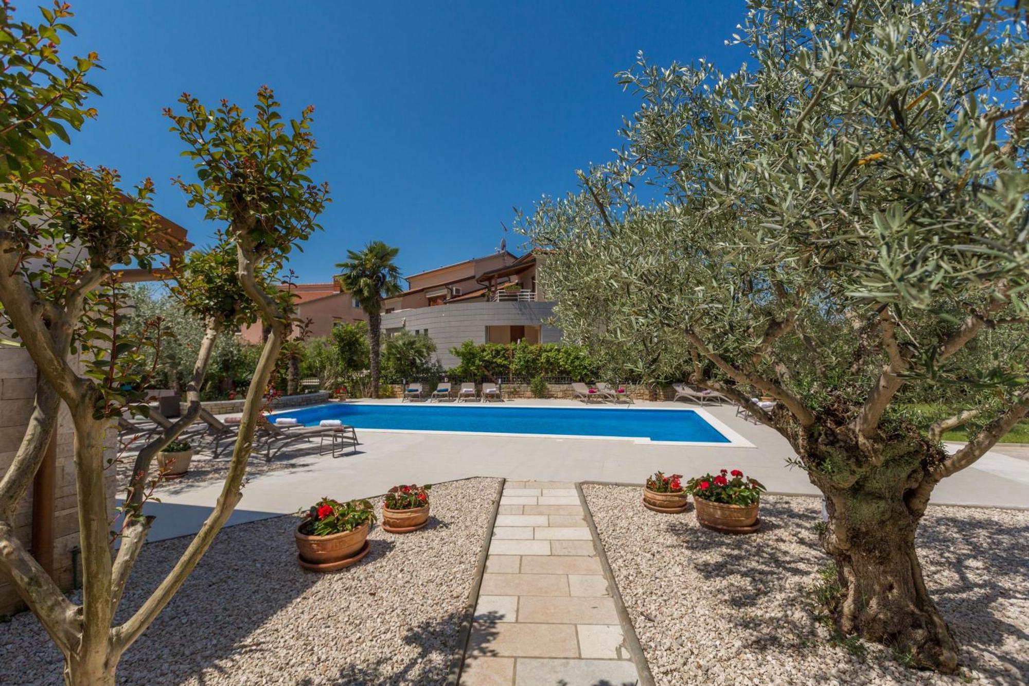 Paradiso 3 Fuer 2 Personen Mit Pool Apartment